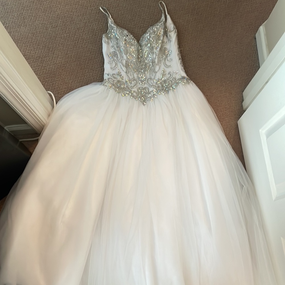 Women’s jeweled white gown. Size 0